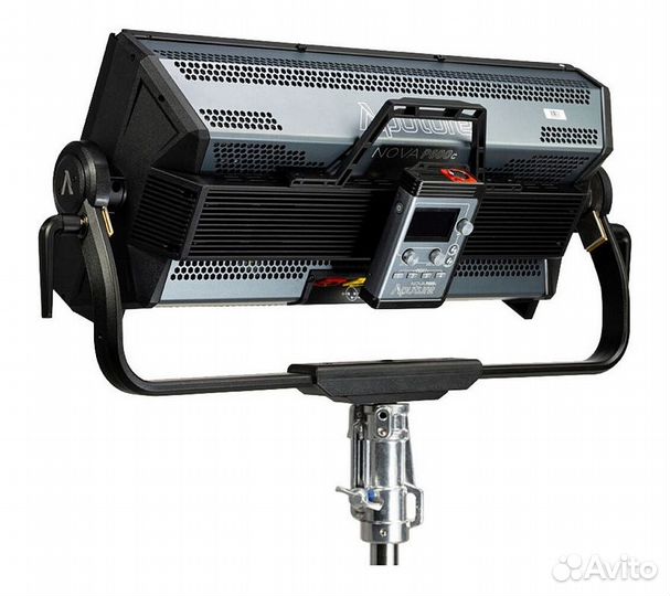 Светодиодный осветитель Aputure Nova P600c