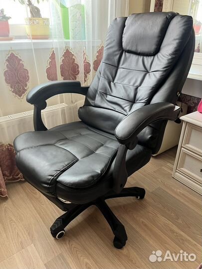 Офисное кожаное кресло