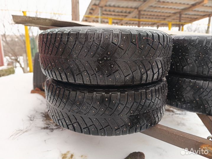 Michelin X-Ice North 4 215/65 R16 102T