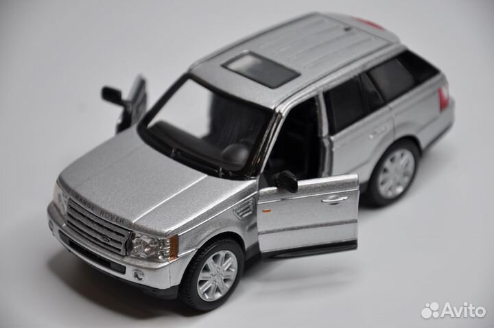 Модель автомобиля Range Rover Sport металл