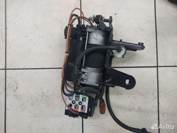 Компрессор пневмоподвески Audi A6 C6