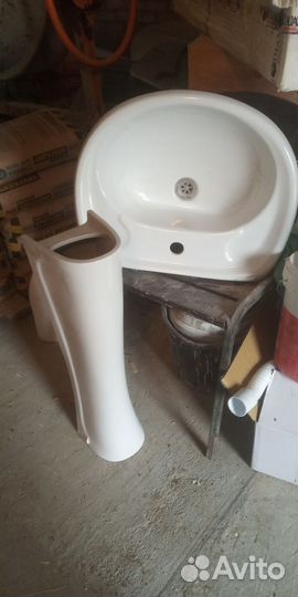 Раковина с тумбой