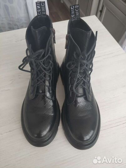 Новые женские ботинки