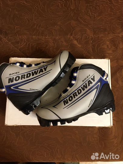 Лыжные ботинки р. 32