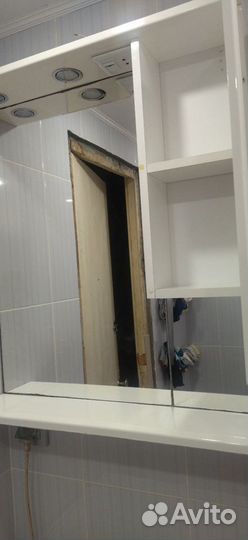 Зеркало шкаф с подсветкой в ванную