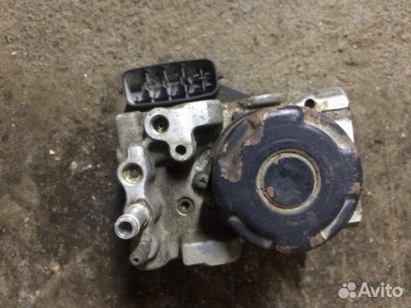 Блок (насос ) ABS Lexus Is 300 2.0 2003