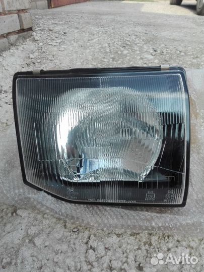 Фара Mitsubishi Pajero