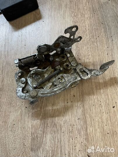 Замок водительской двери BMW E21