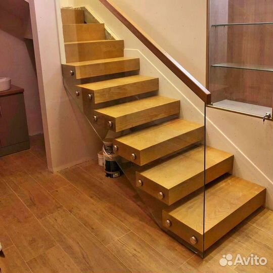 Стеклянные перила для лестниц с монтажом