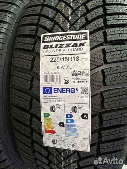 Bridgestone Blizzak LM005 DriveGuard 225/45 R18 95V