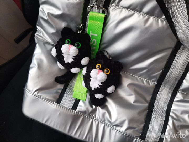 Брелок вязаный котики