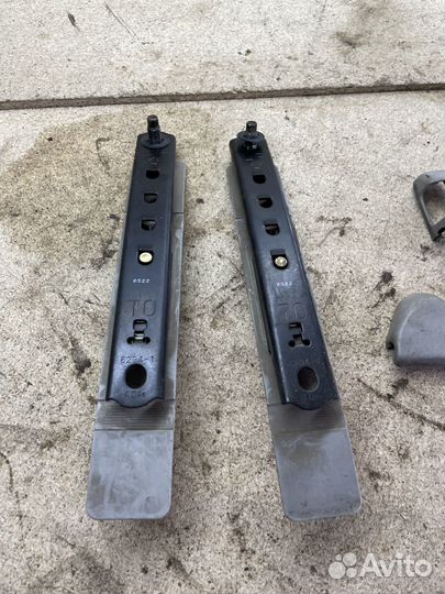 Крепление ремней безопасности Nissan Primera P11