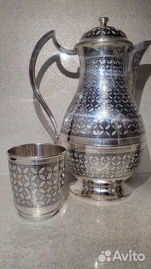 Кувшин и два стакана