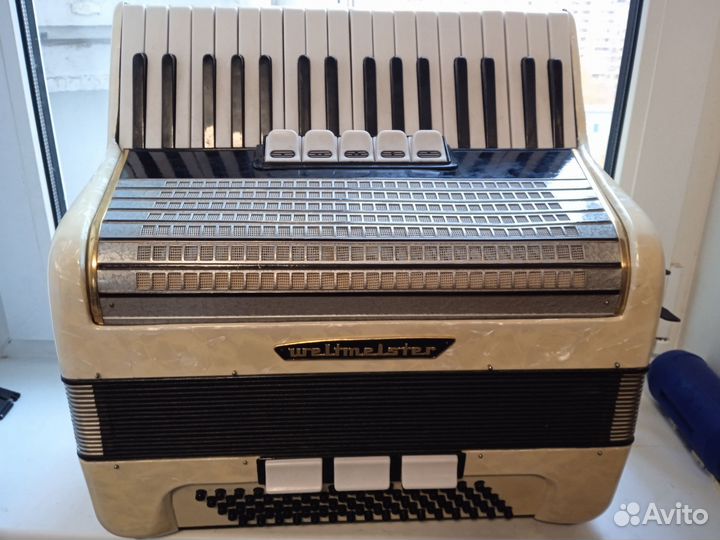 Аккордеон weltmeister 3/4 с кофром
