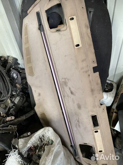 Бмв 5 Е39 электро-шторка с полкой