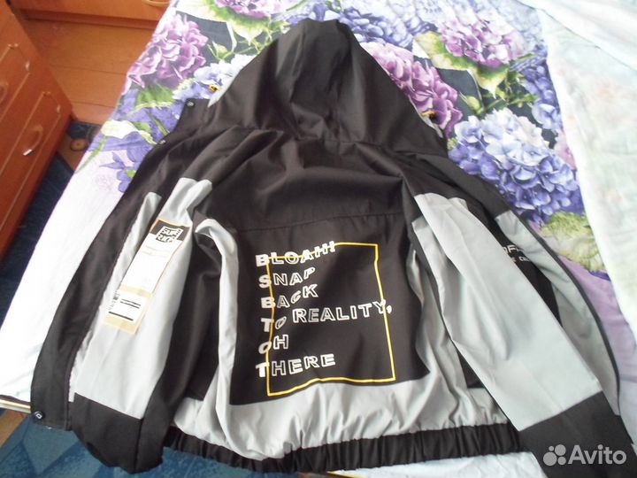 Продам модную ветровку на подростка