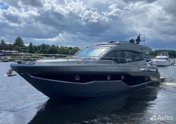 Моторная яхта Cranchi E52S 2021