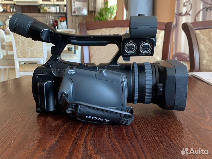 Профессиональная цифровая видеокамера Sony