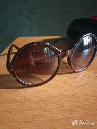 Солнцезащитные очки женские брендовые