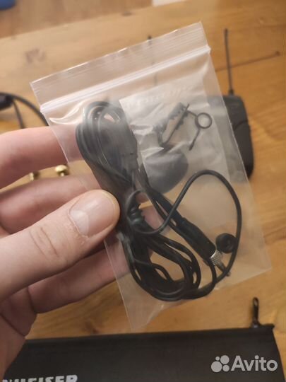 Радиопетличка Sennheiser (D range)