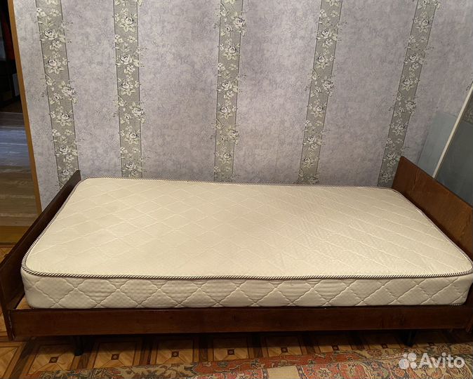 Кровать с матрасом б/у
