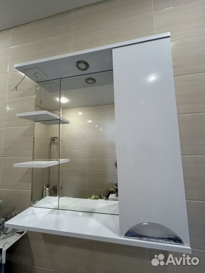 Шкаф с зеркалом в ванную