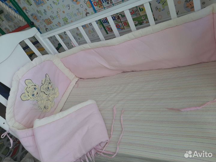 Детская кроватка с маятником в комплекте