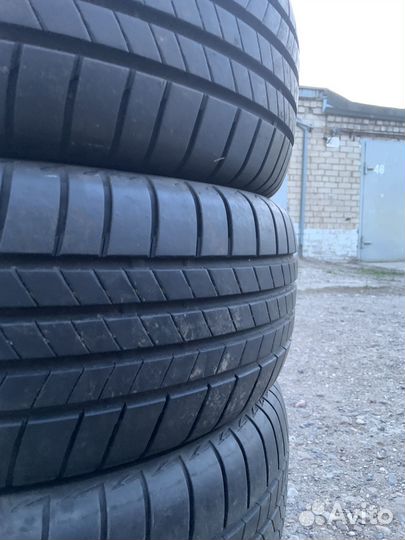 Bridgestone Turanza T005 215/60 R16