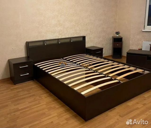 Кровать с матрасом