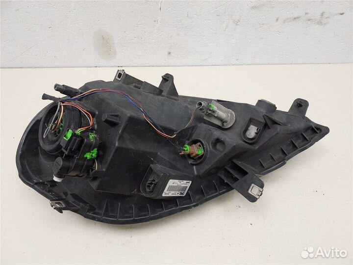 Фара (передняя) Opel Vivaro, 2008