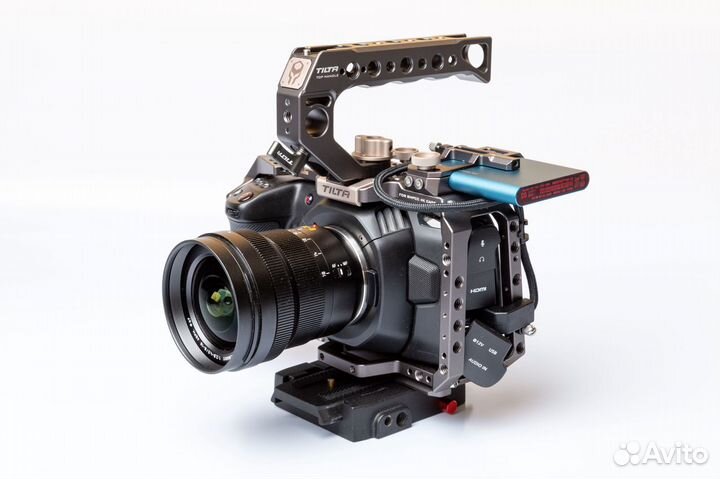 Оператор с камерой Blackmagic pcc4k