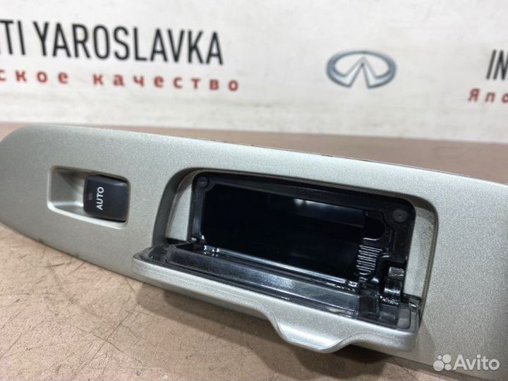 Кнопка стеклоподъёмника задняя левая Lexus Rx350