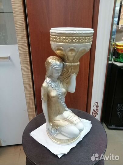 Кашпо для цветов дева