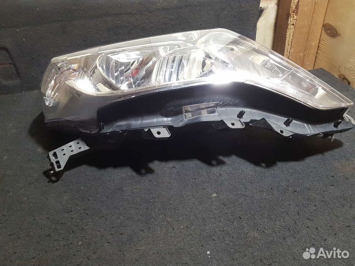 Фара правая toyota land cruiser prado 150