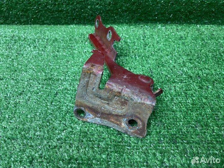 Петля капота правая Kia Sephia