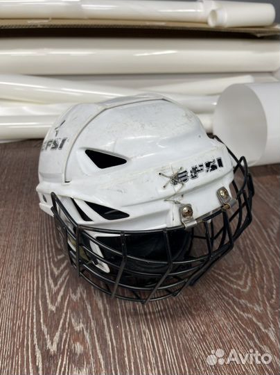 Хоккейный шлем