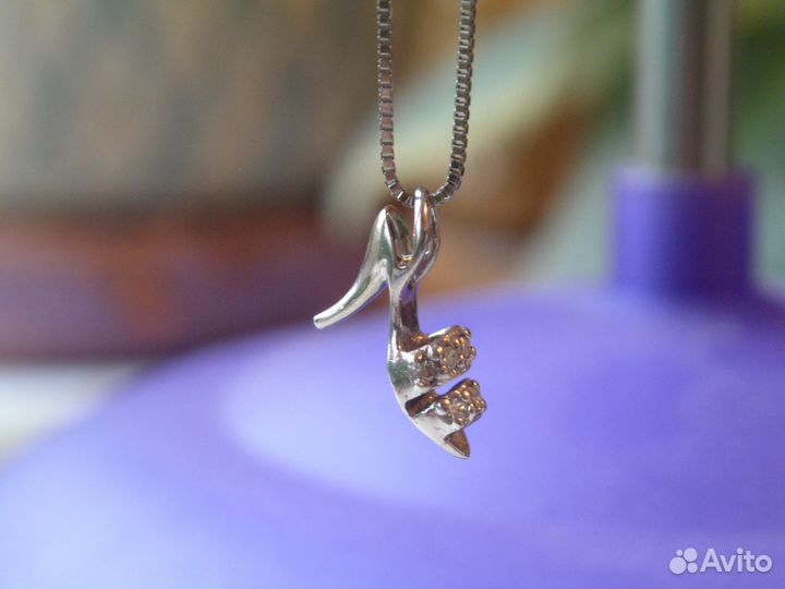 Кулон из белого золота с бриллиантами. Япония