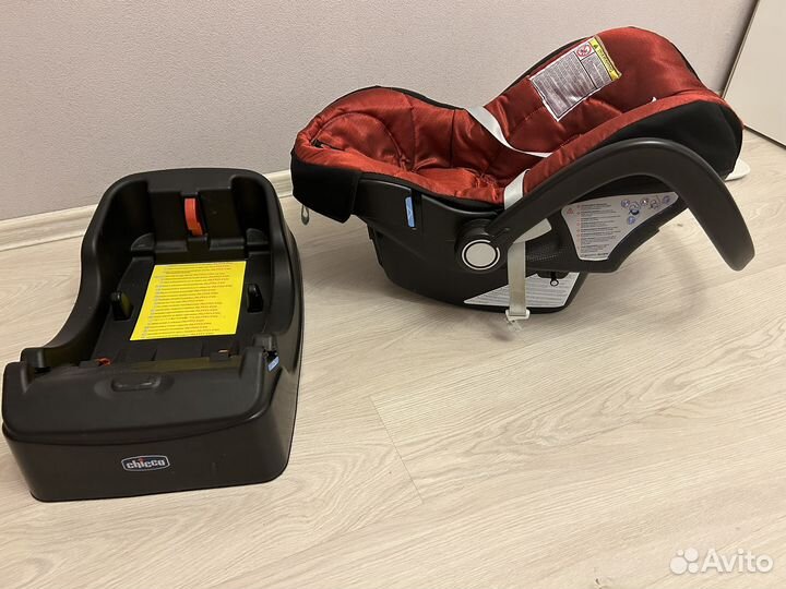 Автокресло chicco с базой