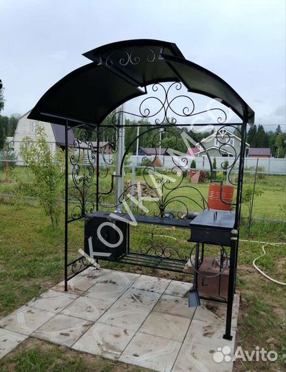 Мангал с крышей