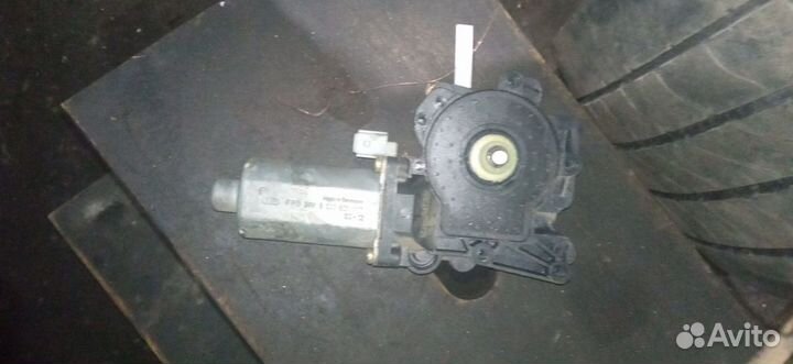 Моторчик стеклоподъемника передний левый DAF XF 95