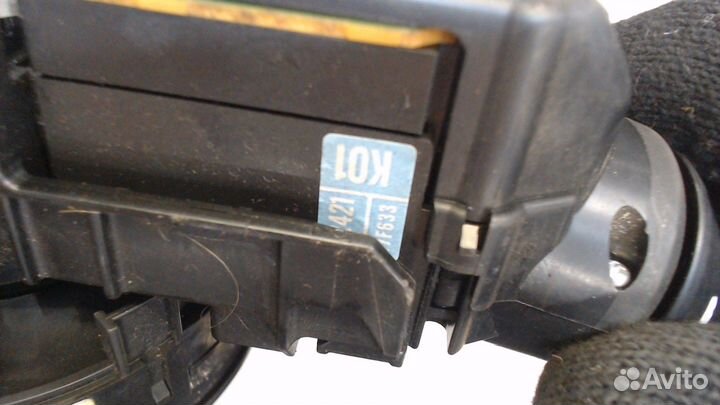 Переключатель поворотов и дворников Toyota Auris E