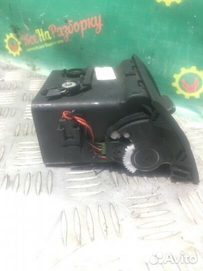 Дефлектор воздуховода левый Audi A8 D3