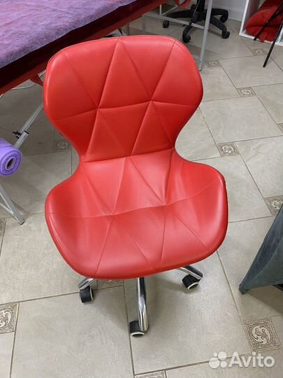 Стул ракушка на колесах