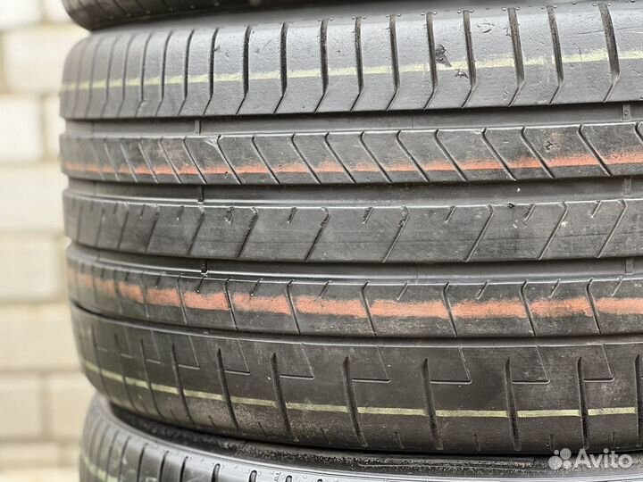 Pirelli P Zero PZ4 255/40 R20 и 285/35 R20