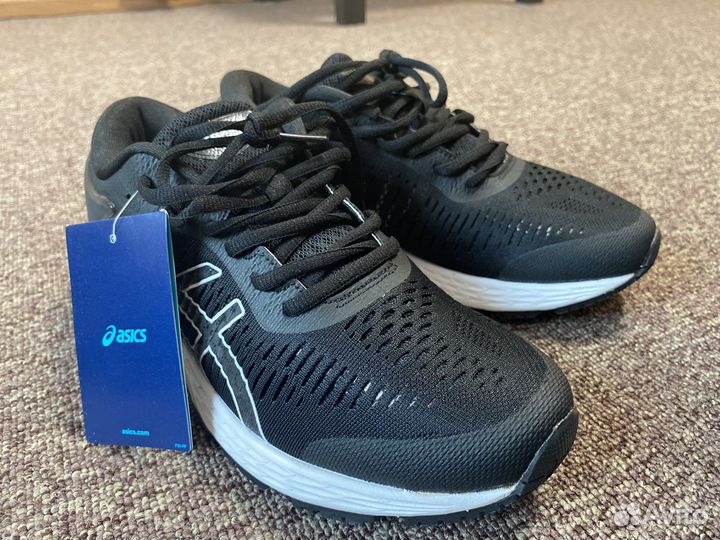 Кроссовки Asics новые 39 размер