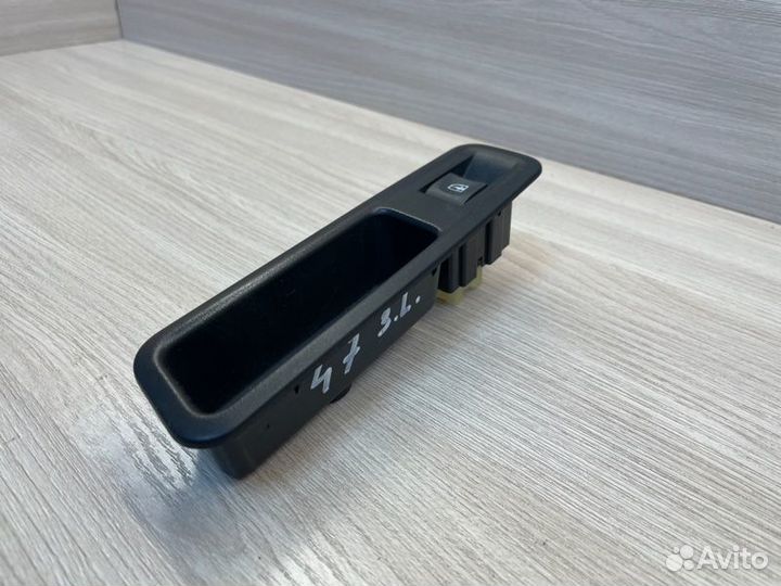 Кнопка стеклоподъемника задняя правая LADA X-Ray