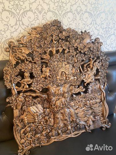 Деревянное резное панно-картина 