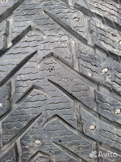 Nokian Tyres Hakkapeliitta 8 SUV 275/45 R20