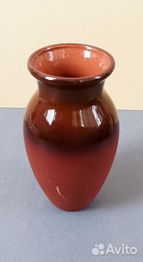 Глиняный кувшин с обливным горлышком