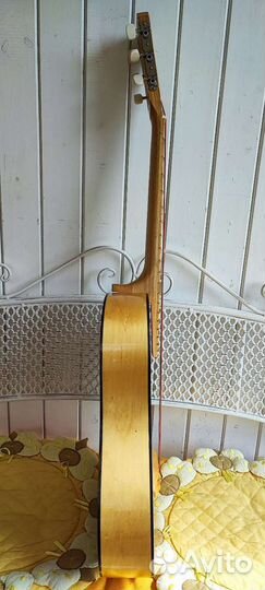 Акустическая гитара